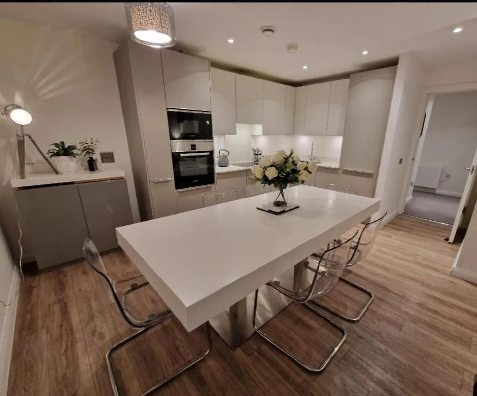 Modern Apartment, Sleeps 6, Belfast City Centre